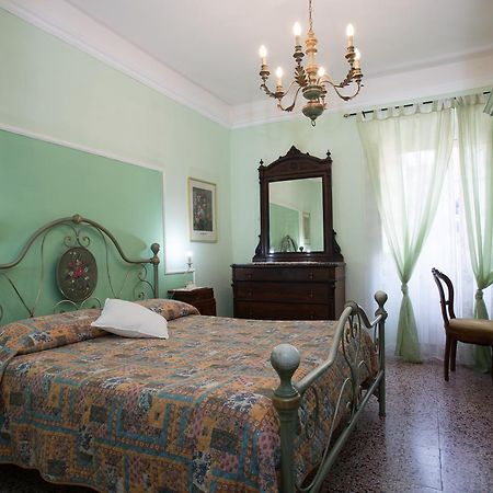 Corte Palazzo Picedi Benettini Sarzana Esterno foto