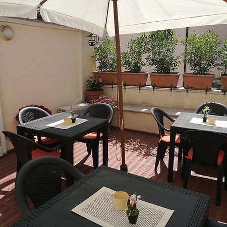 Corte Palazzo Picedi Benettini Sarzana Esterno foto