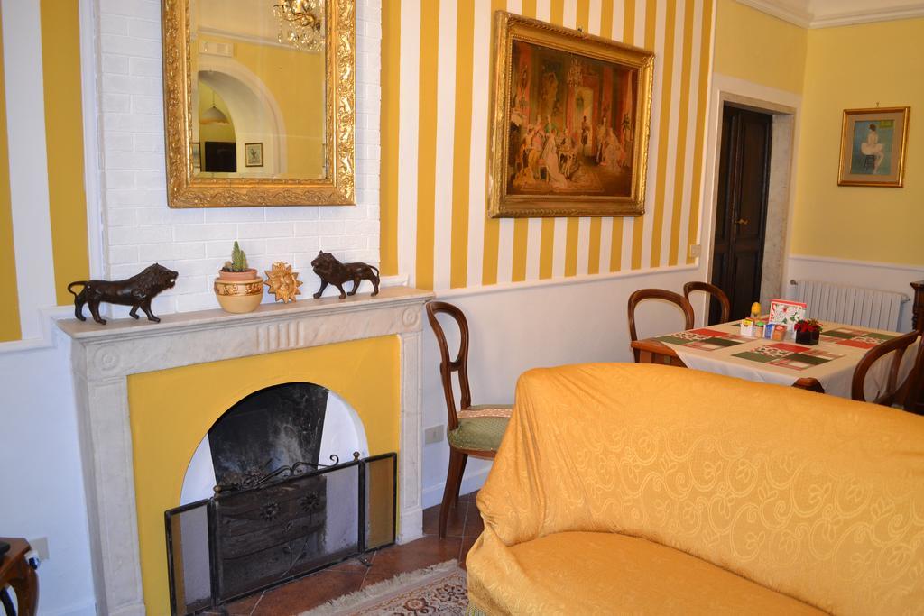 Corte Palazzo Picedi Benettini Sarzana Esterno foto
