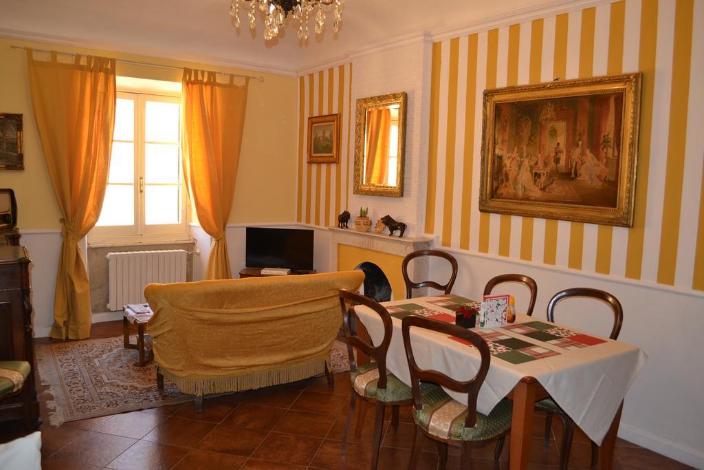 Corte Palazzo Picedi Benettini Sarzana Esterno foto