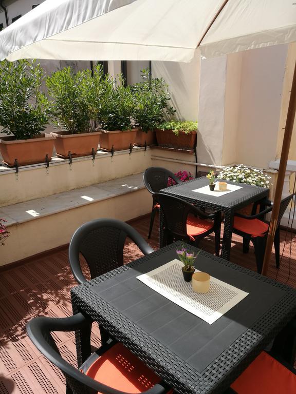 Corte Palazzo Picedi Benettini Sarzana Esterno foto