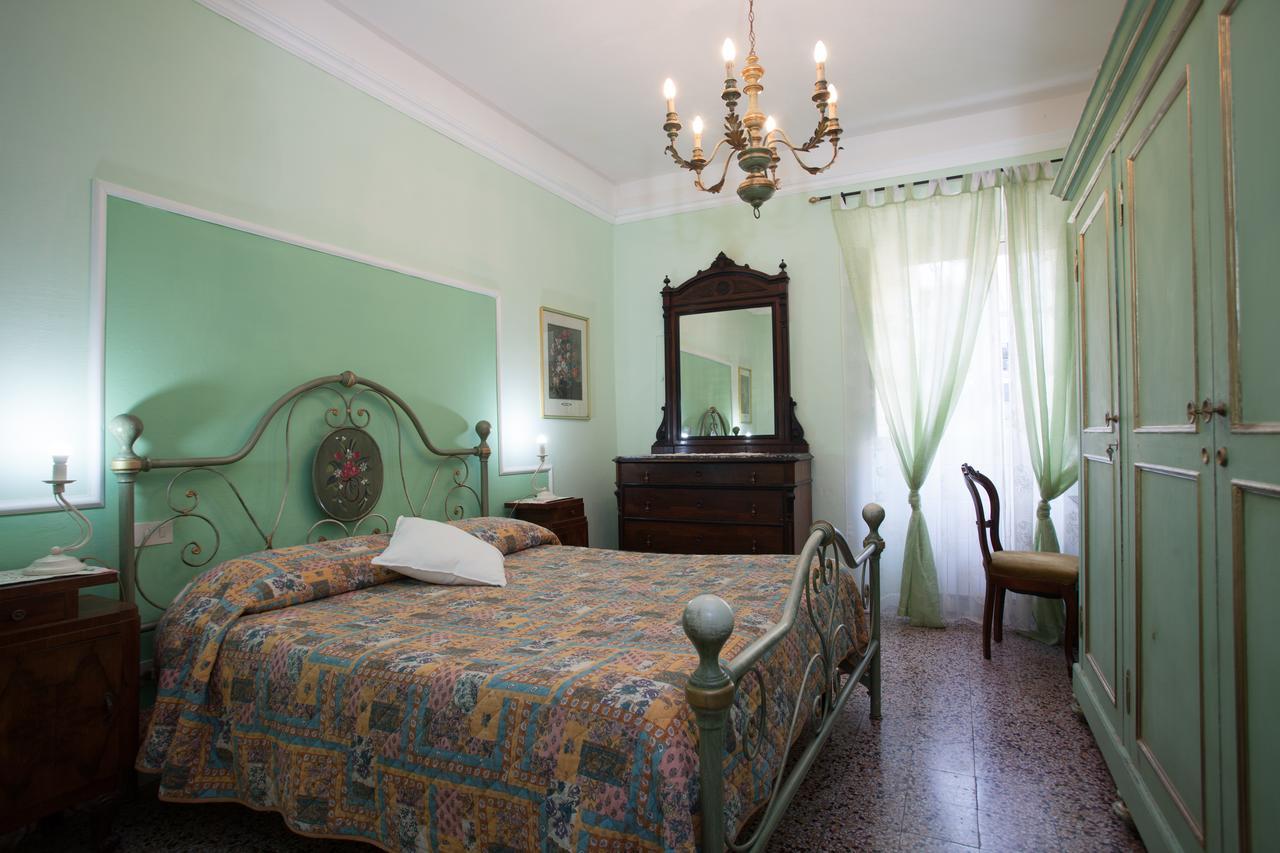 Corte Palazzo Picedi Benettini Sarzana Esterno foto