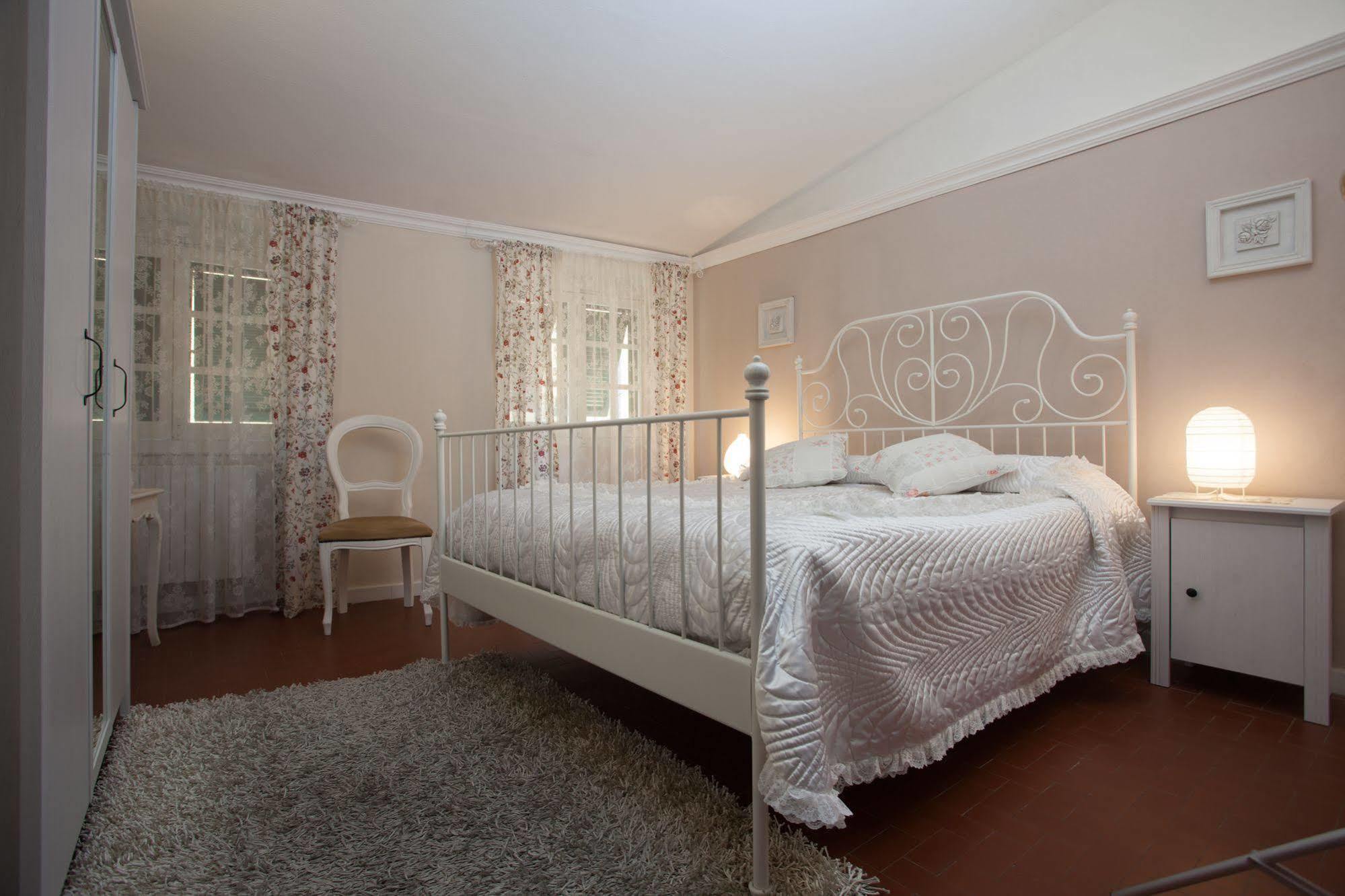 Corte Palazzo Picedi Benettini Sarzana Esterno foto