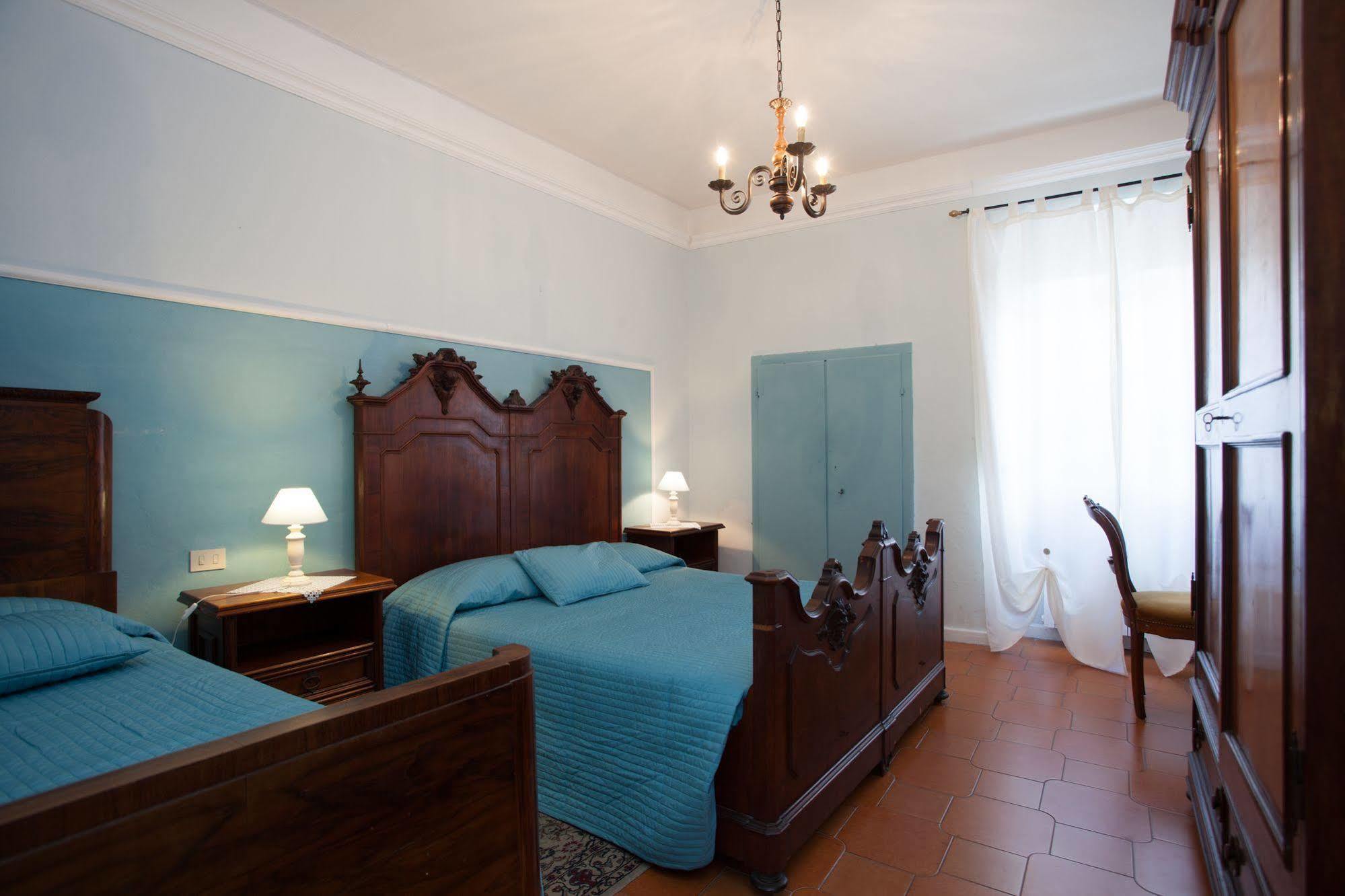 Corte Palazzo Picedi Benettini Sarzana Esterno foto
