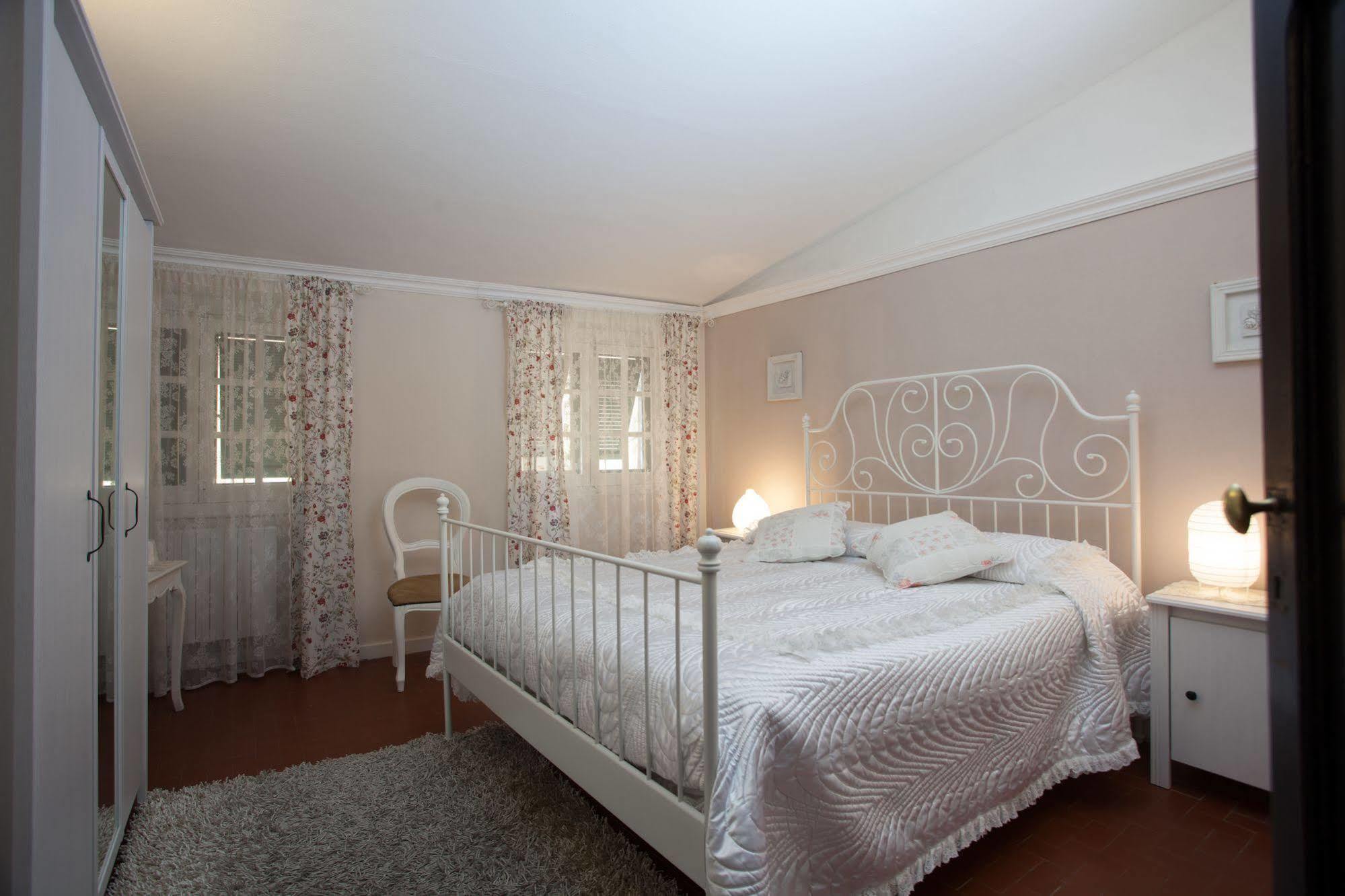 Corte Palazzo Picedi Benettini Sarzana Esterno foto