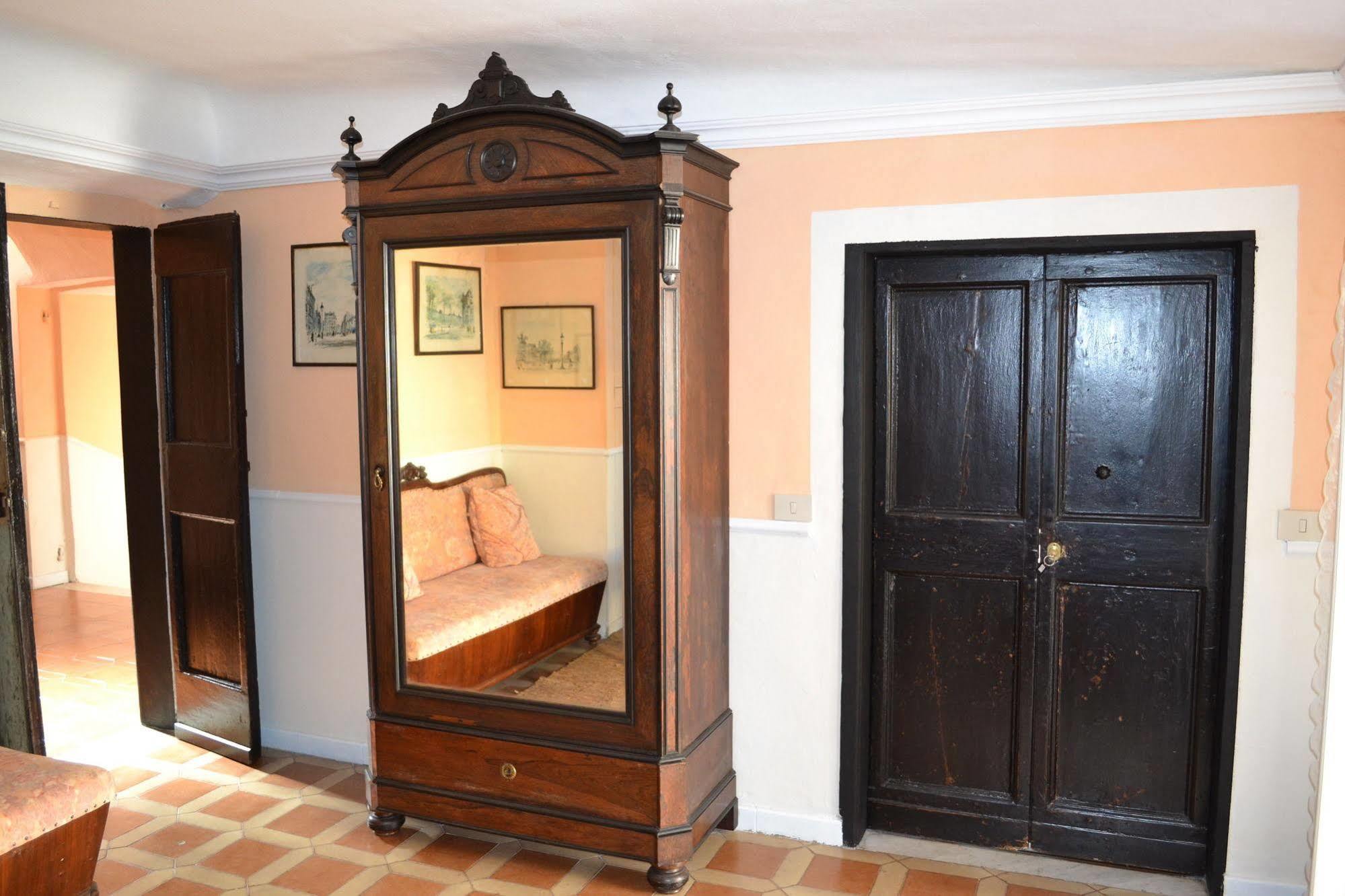 Corte Palazzo Picedi Benettini Sarzana Esterno foto