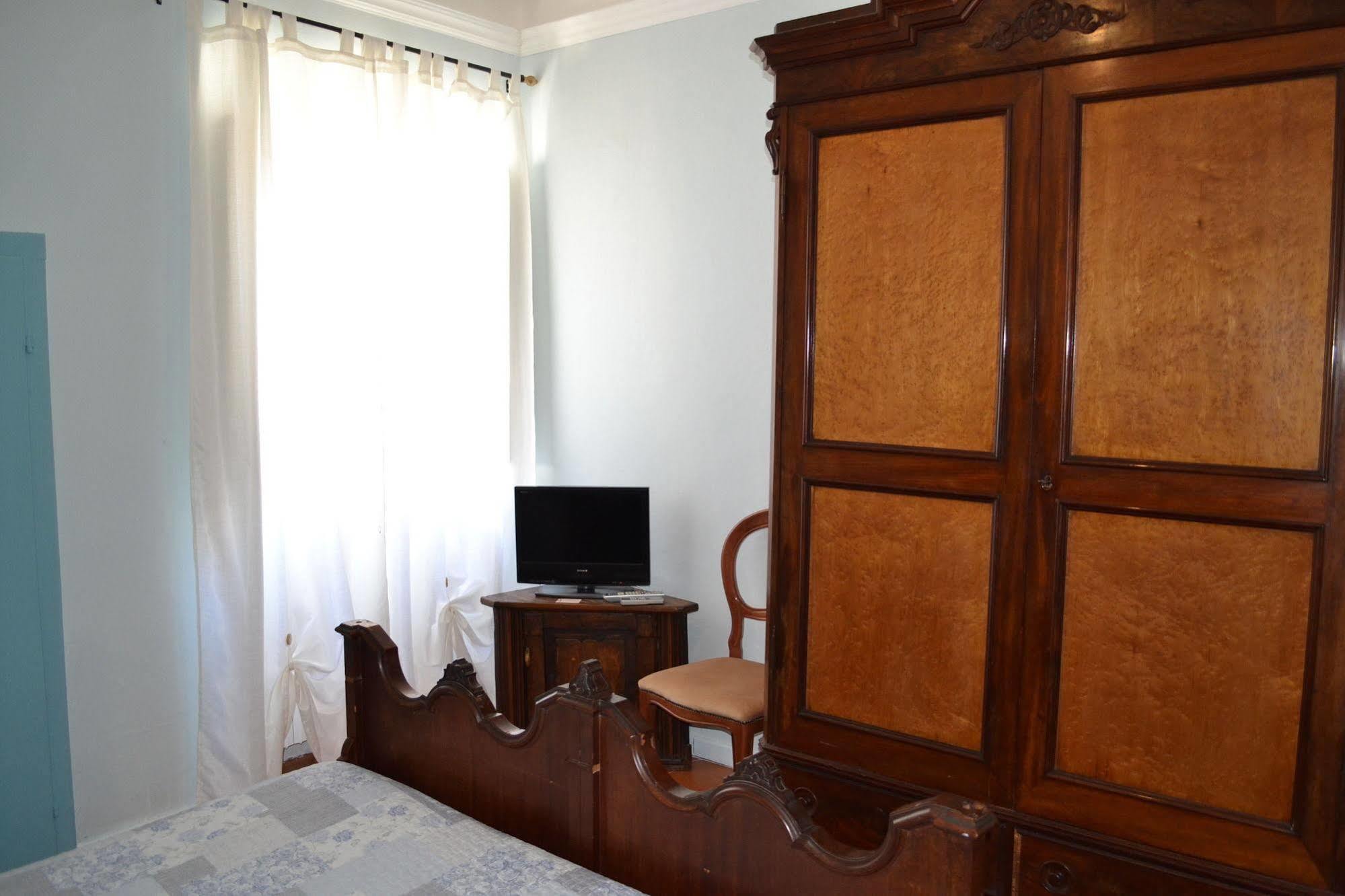 Corte Palazzo Picedi Benettini Sarzana Esterno foto